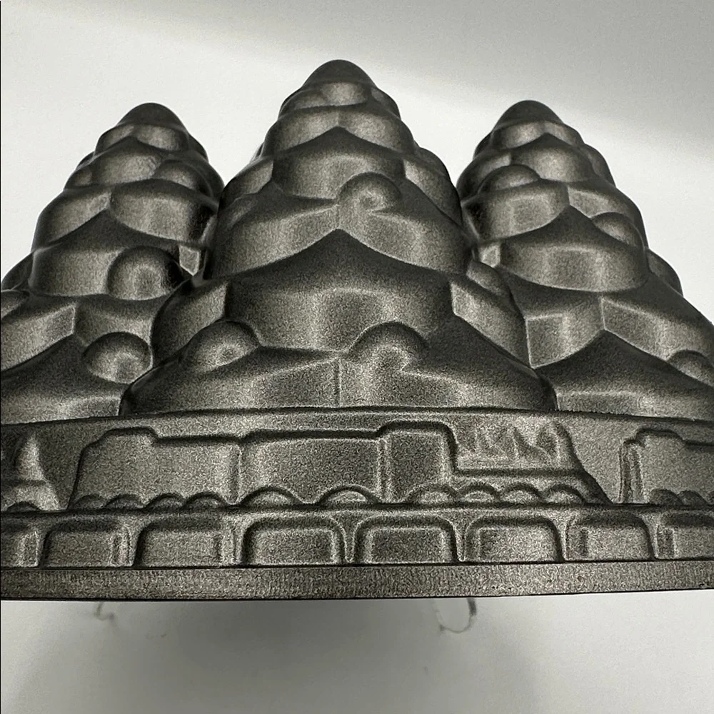 NORDIC WARE Holiday Tree Bundt Pan. Vintage